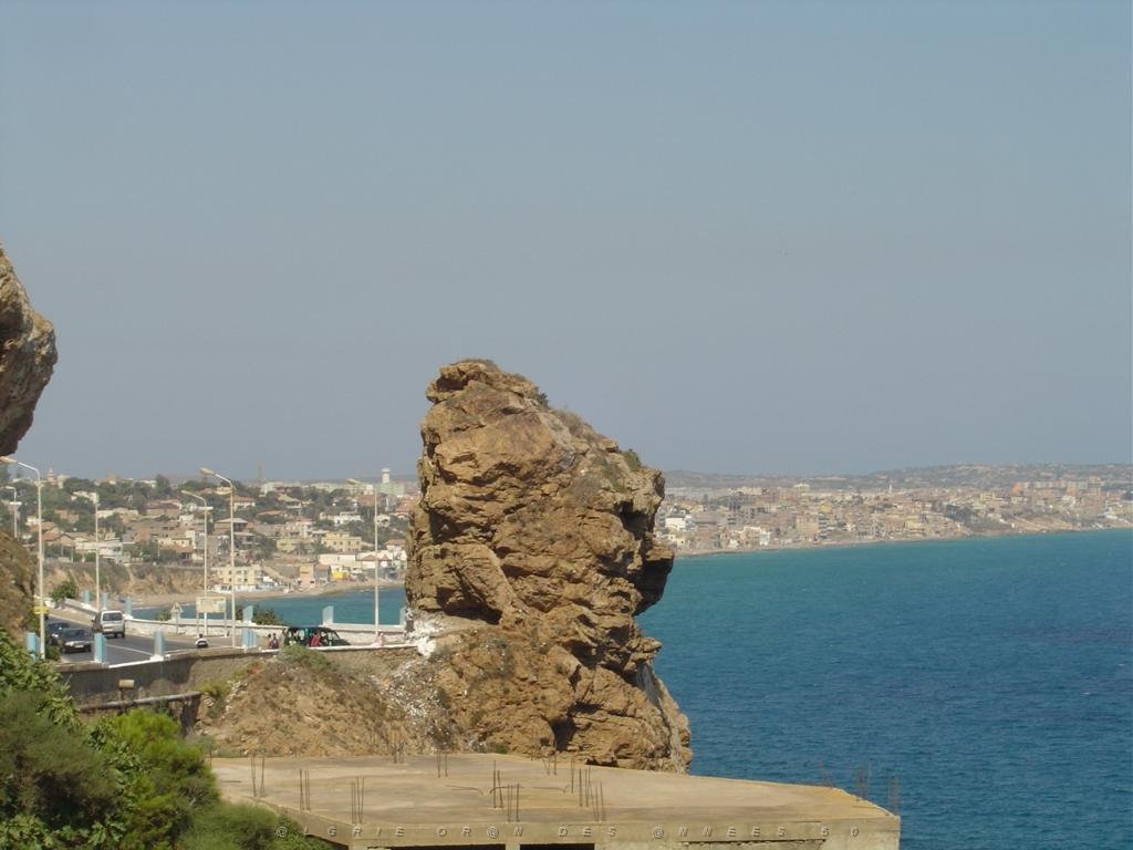 ORAN Voyage Juillet 2005 le rocher de la vieille.JPG